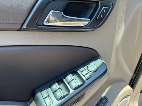 Used 2019 Chevrolet Tahoe LT w/ Luxury Package RWD image 16