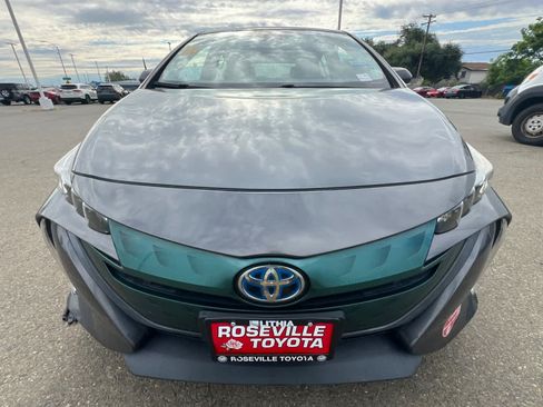 Used 2017 Toyota Prius Prime Premium FWD image 2