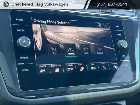 Used 2023 Volkswagen Tiguan SE R-Line image 41