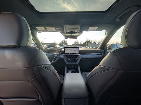 Used 2025 Ford Explorer Platinum w/ Ultimate Package image 19