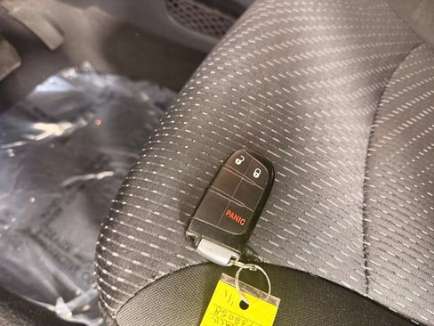 Used 2019 Dodge Journey SE w/ Connectivity Group FWD image 32