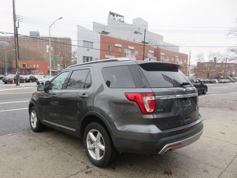 Used 2016 Ford Explorer XLT w/ Equipment Group 202A image 5