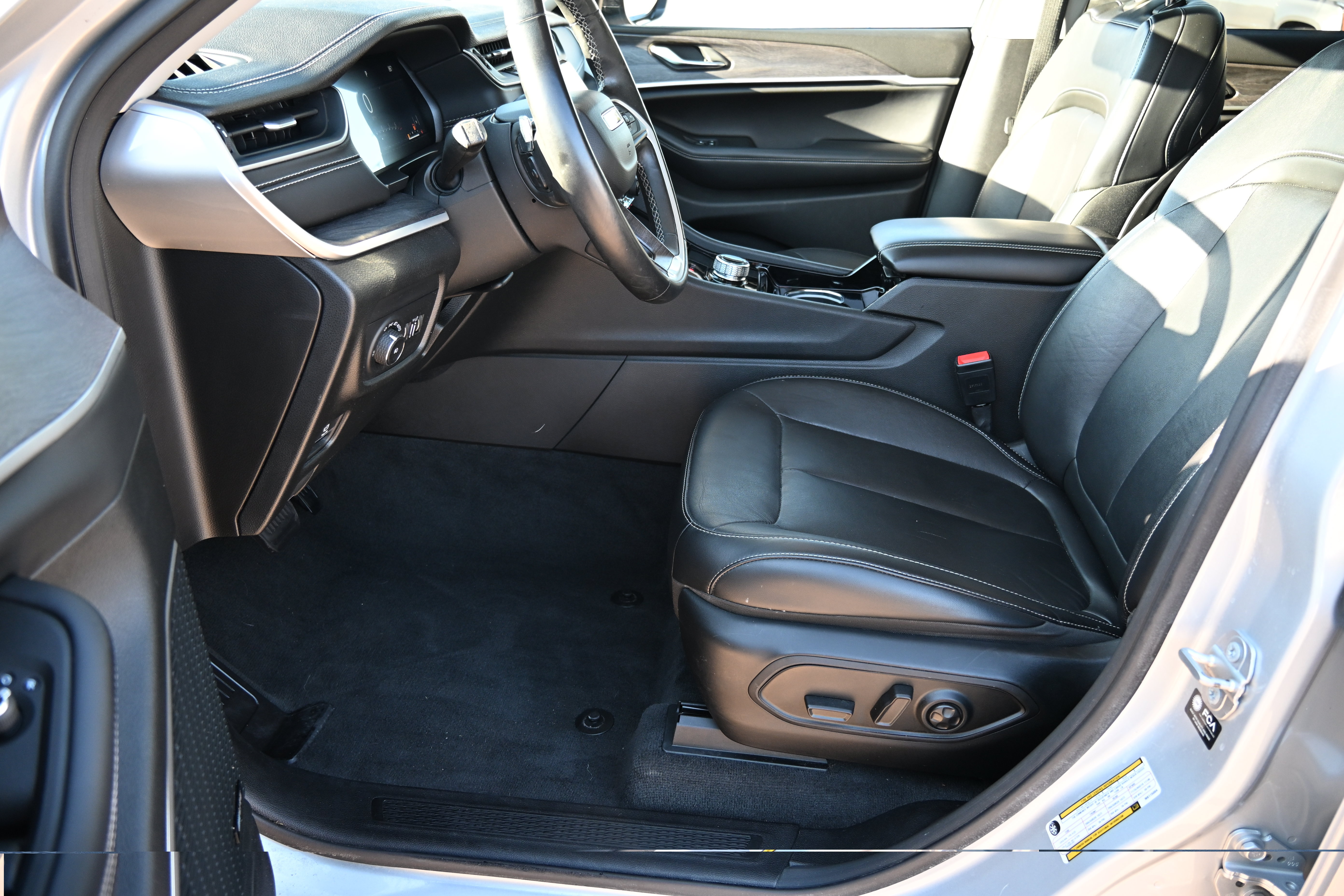 Used 2021 Jeep Grand Cherokee L Limited RWD image 20
