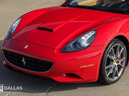Used 2010 Ferrari California RWD image 7
