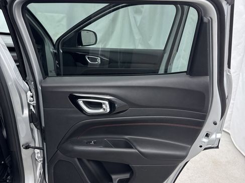 Used 2025 Jeep Compass Trailhawk image 35