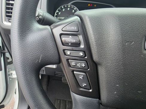 Used 2022 Nissan Frontier SV image 17