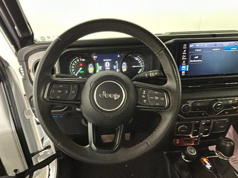 Used 2024 Jeep Wrangler Unlimited AWD/4WD image 16