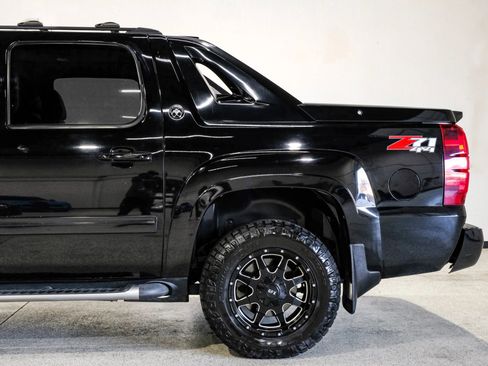 Used 2013 Chevrolet Avalanche LT w/ Suspension Package, Off-Road image 11