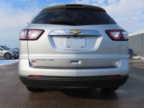 Used 2017 Chevrolet Traverse LT w/ Style and Technology Package image 7