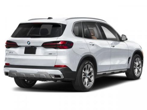 New 2026 BMW X5 M60i image 2