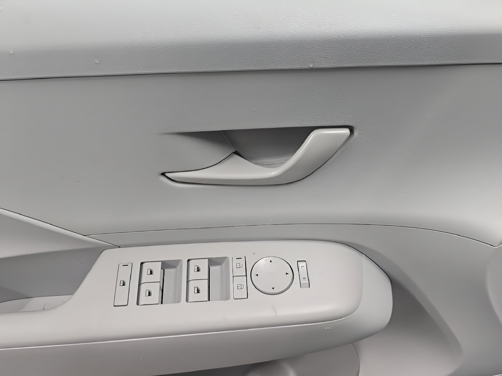 Certified 2025 Hyundai Kona SEL FWD image 12