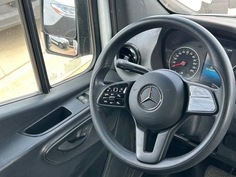 Used 2024 Mercedes-Benz Sprinter 2500 image 12