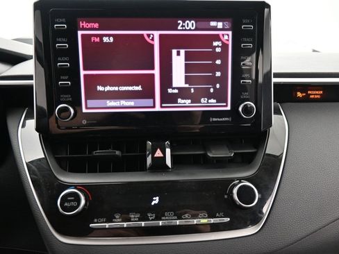 Used 2021 Toyota Corolla LE image 19