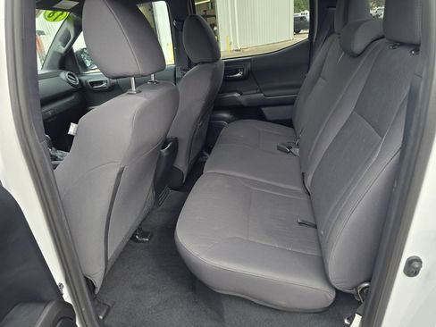 Used 2018 Toyota Tacoma TRD Off-Road image 31