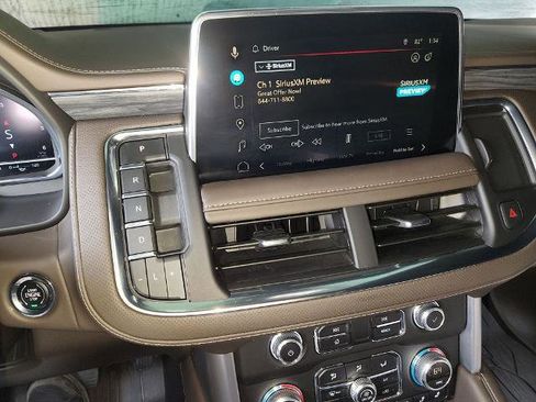 Used 2023 GMC Yukon XL SLT w/ SLT Premium Package image 20