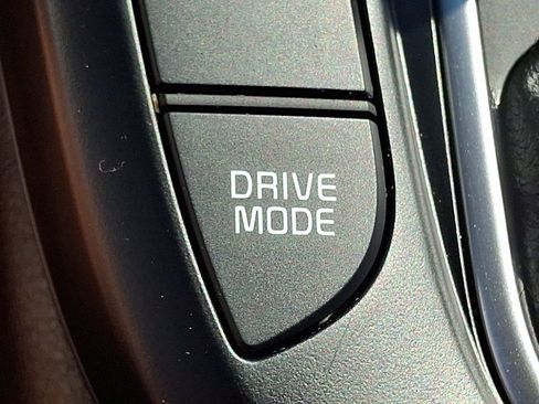 Used 2025 Kia Soul LX w/ LX Technology Package FWD image 23