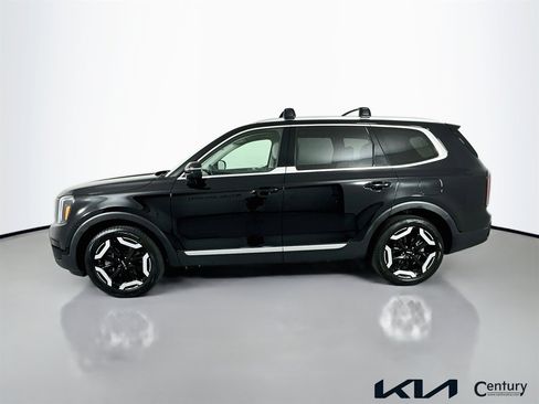 Used 2024 Kia Telluride EX w/ EX Captain's Chair Package image 8