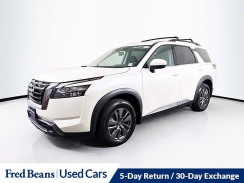 Used 2023 Nissan Pathfinder SV w/ SV Premium Package AWD/4WD image 3