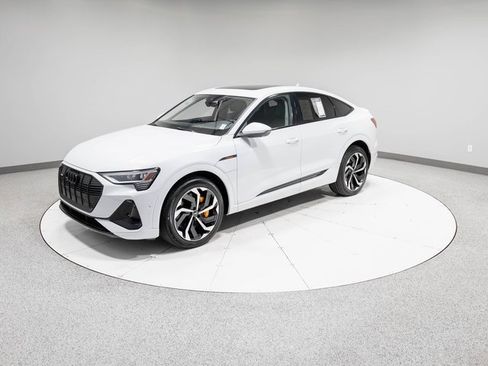 Used 2022 Audi e-tron Premium Plus w/ Premium Plus Package image 33