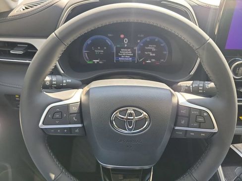 New 2026 Toyota Highlander Platinum AWD/4WD image 8