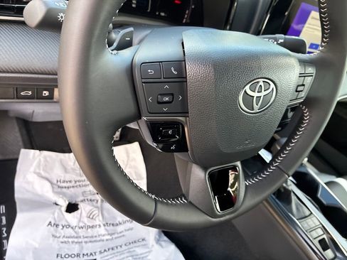 New 2026 Toyota Camry Hybrid FWD image 21