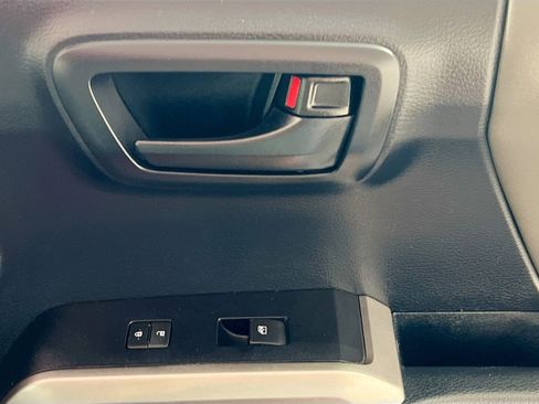 Used 2018 Toyota Tacoma SR5 image 30