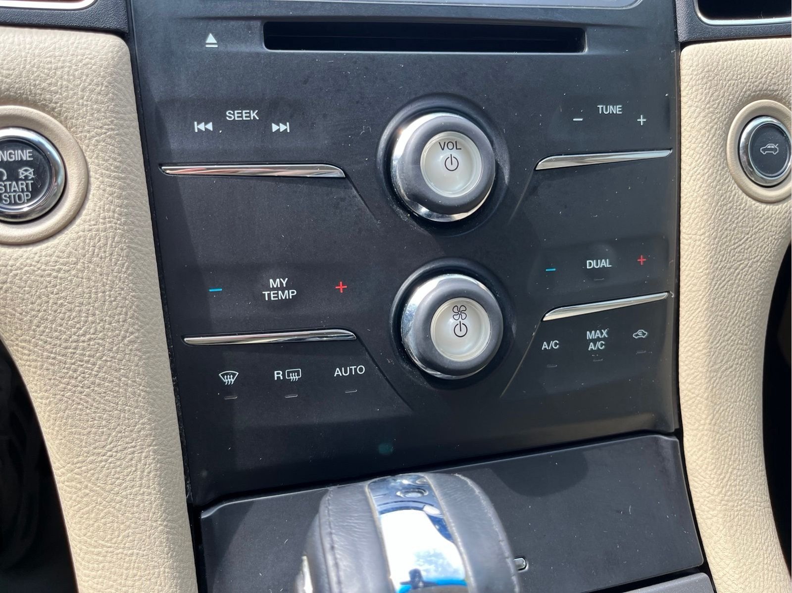 Used 2019 Ford Taurus SEL w/ Equipment Group 201A AWD/4WD image 18