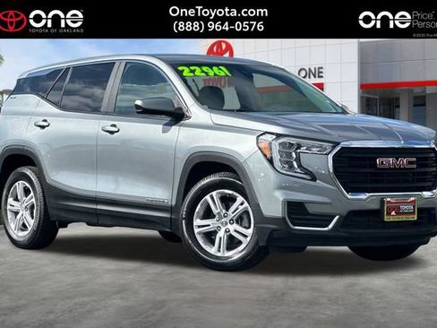 Used 2024 GMC Terrain SLE FWD image 1