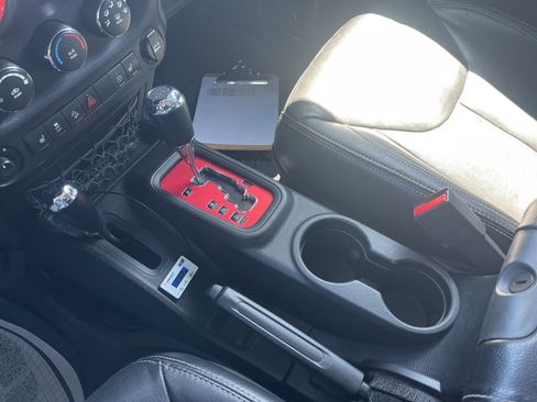 Used 2016 Jeep Wrangler Unlimited Rubicon AWD/4WD image 17