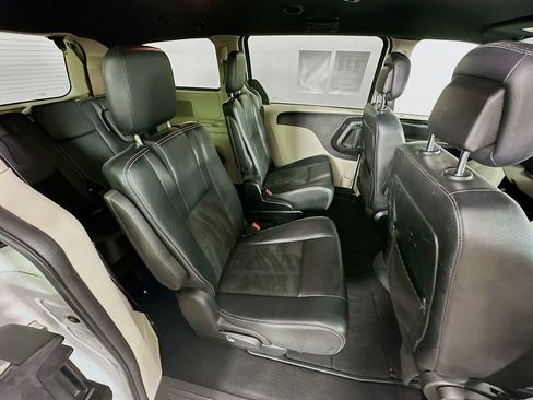 Certified 2019 Dodge Grand Caravan SXT image 32