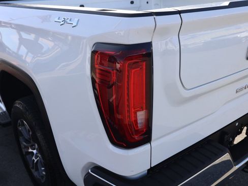 Used 2024 GMC Sierra 1500 SLT image 7