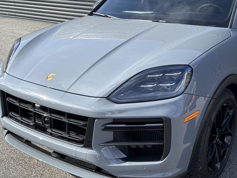 Certified 2025 Porsche Cayenne Turbo GT image 14