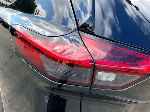 Used 2021 Nissan Rogue SV image 26