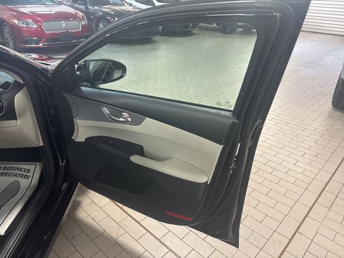 Used 2023 Kia Forte LXS w/ LXS Technology Package image 15