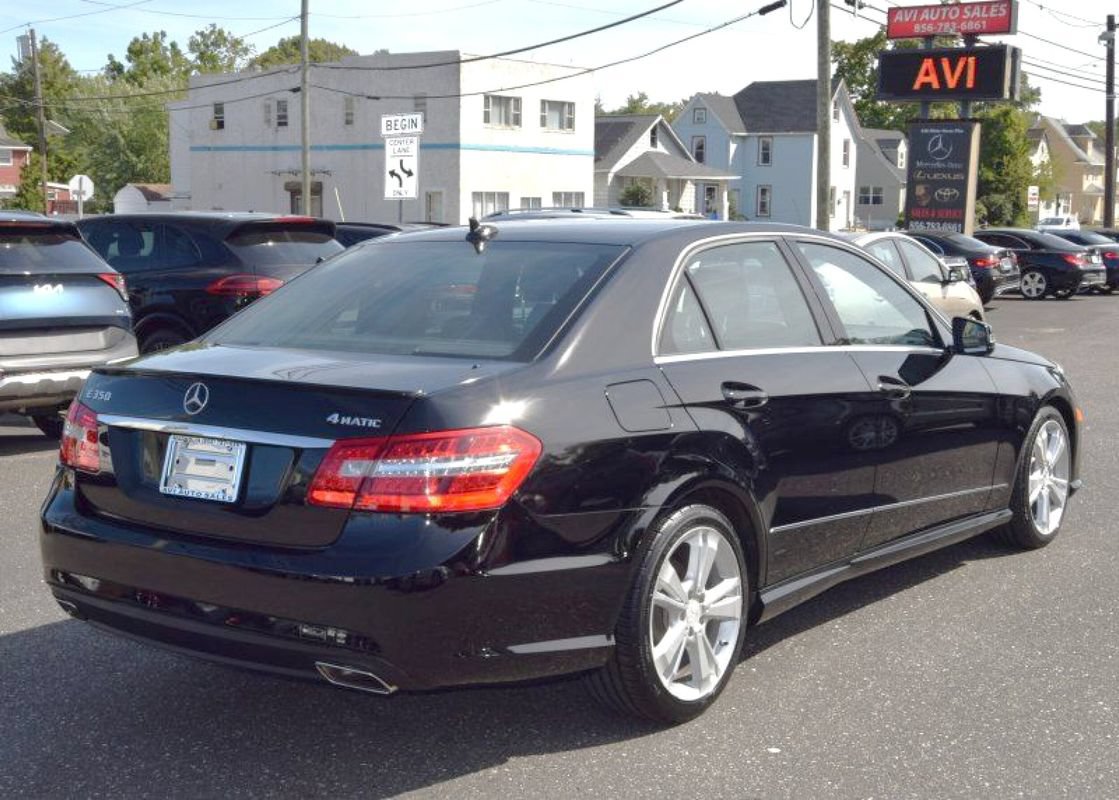 Used 2013 Mercedes-Benz E 350 4MATIC Sedan image 15