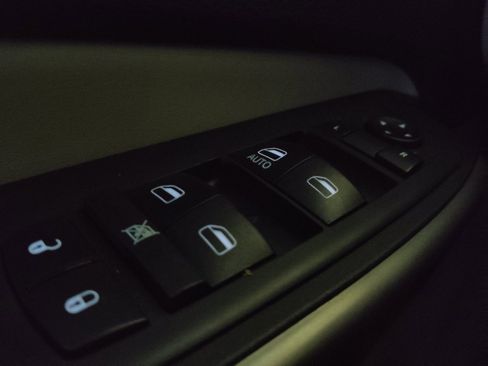 Used 2019 Jeep Cherokee Latitude w/ Popular Appearance Group AWD/4WD image 27