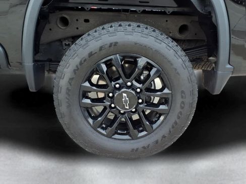 Used 2025 Chevrolet Silverado 2500 Custom w/ Custom Value Package AWD/4WD image 3