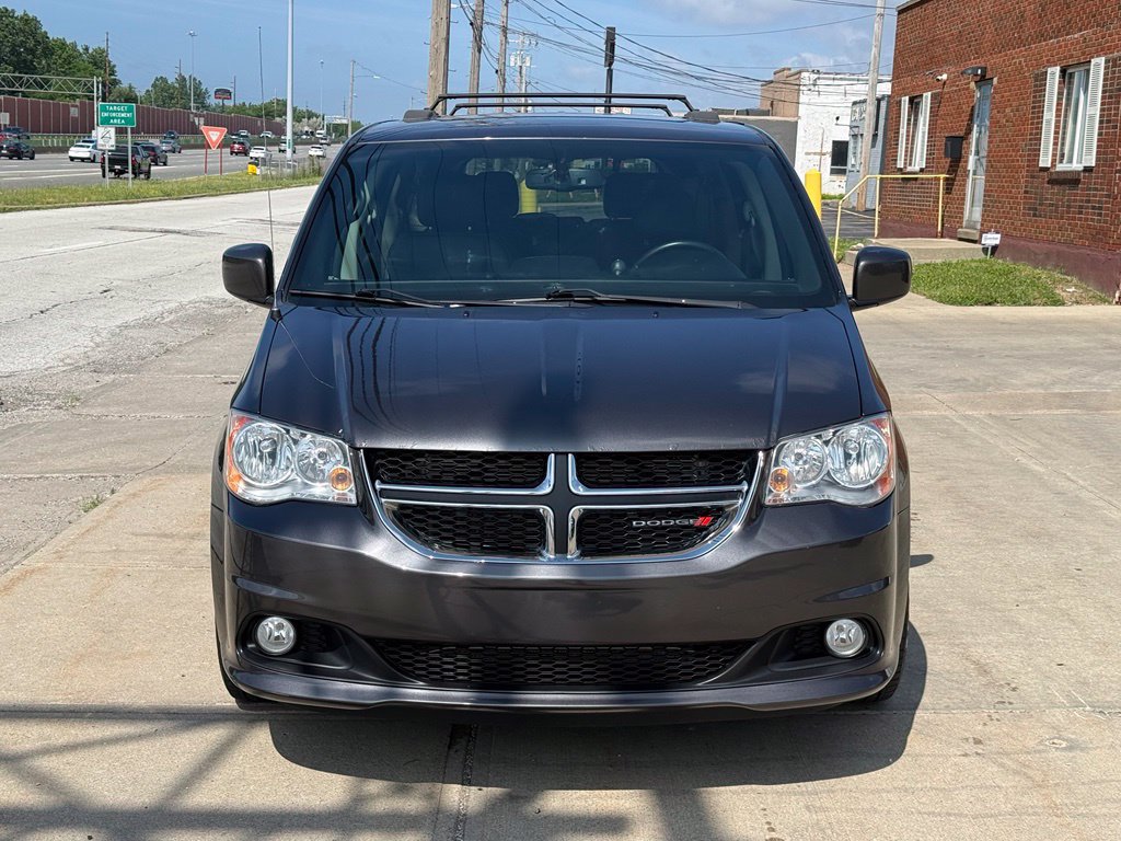 Used 2017 Dodge Grand Caravan SXT w/ Rear Park Assist Package FWD image 2