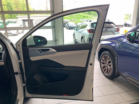 Used 2025 Volkswagen Taos SE AWD/4WD image 20