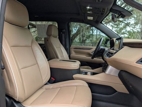 Used 2021 Chevrolet Suburban Premier image 19