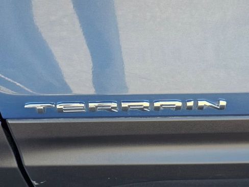Used 2024 GMC Terrain SLT image 15
