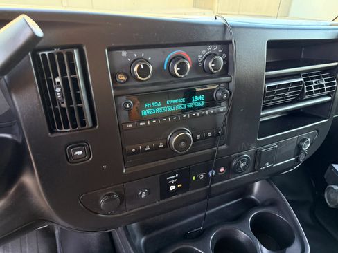 Used 2021 Chevrolet Express 2500 RWD image 24