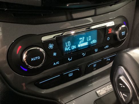 Used 2012 Ford Focus Titanium FWD image 25