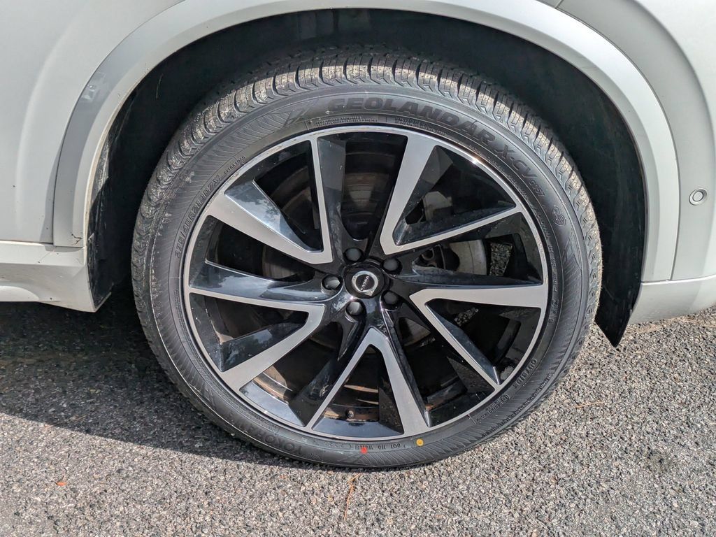 Certified 2023 Volvo XC90 B6 Plus w/ Protection Package AWD/4WD image 11