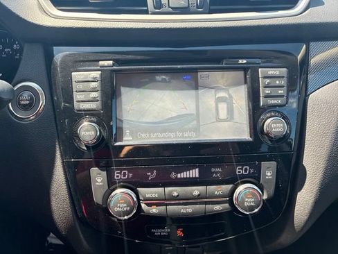 Used 2016 Nissan Rogue SL w/ SL Premium Package FWD image 27