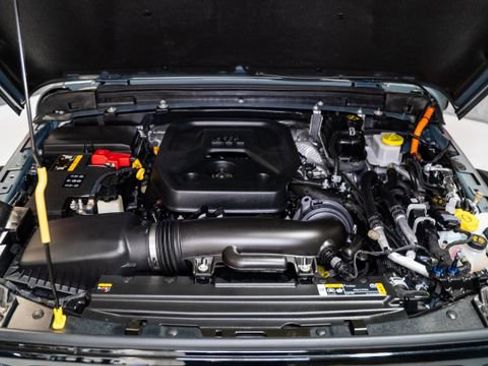 Used 2024 Jeep Wrangler Unlimited image 17