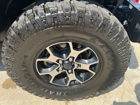Used 2018 Jeep Wrangler Unlimited Rubicon w/ Dual Top Group AWD/4WD image 8