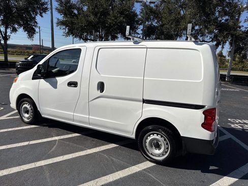 Used 2021 Nissan NV200 S image 4