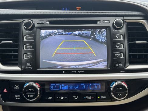 Used 2016 Toyota Highlander Limited image 19