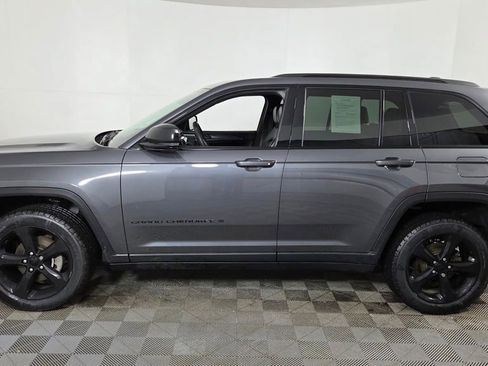 Used 2023 Jeep Grand Cherokee Altitude image 5